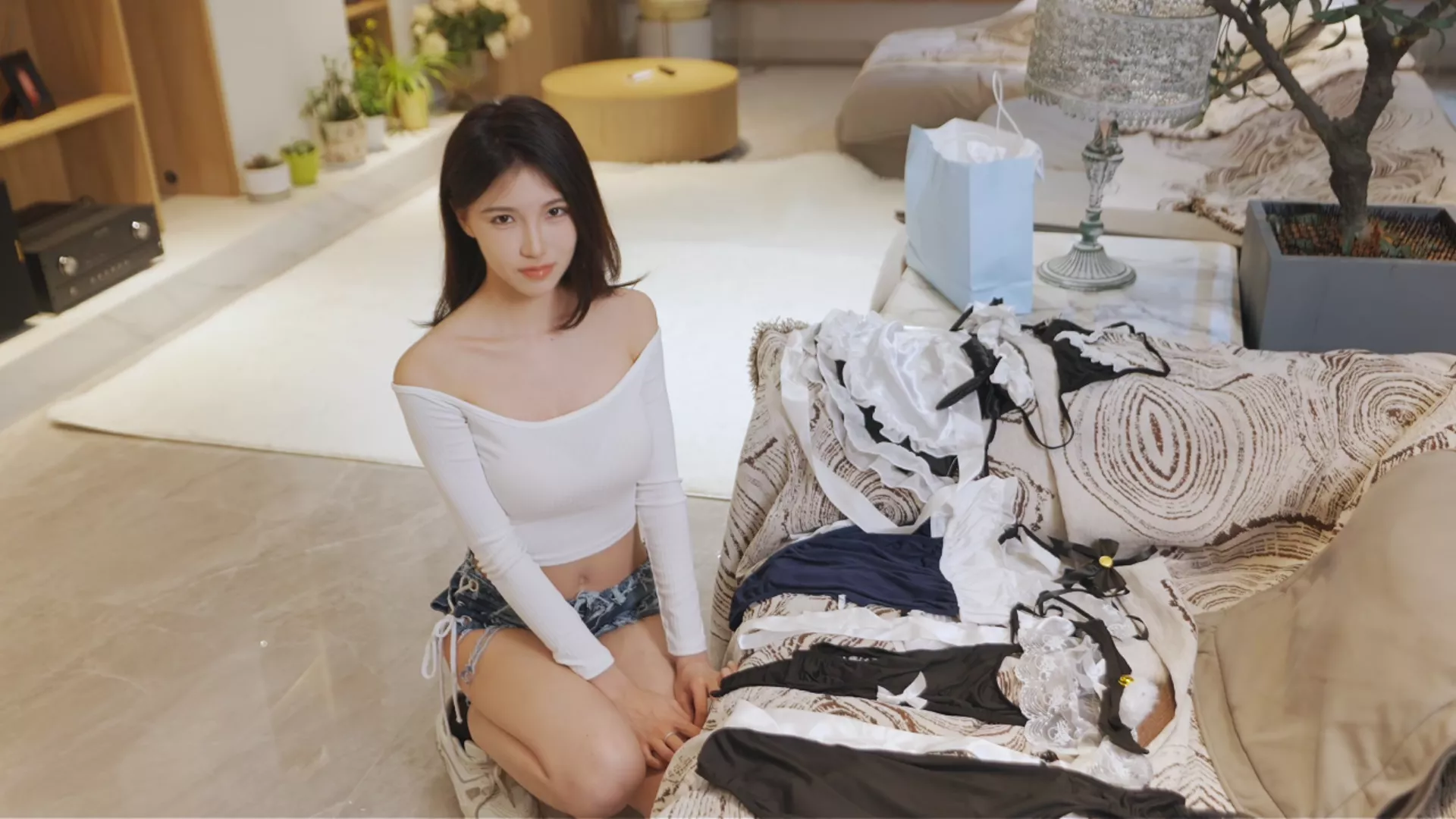 美女你矜持一点/Stay Reserved, Beauty 新游发布 美女你矜持一点/Stay Reserved, Beauty 新游发布